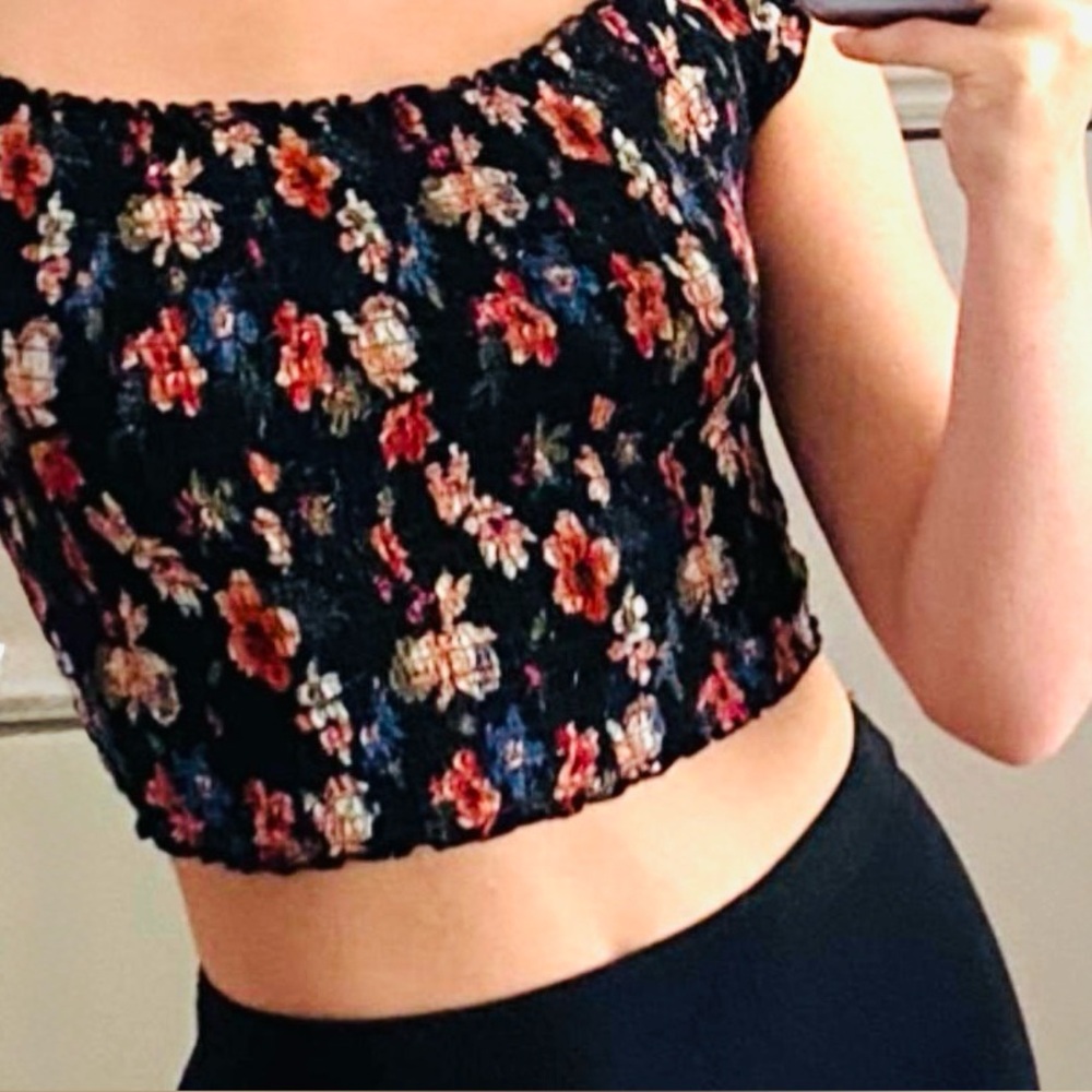 Hollister Smocked Floral Off-The-Shoulder Crop Top, Sz small
